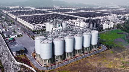 4k航拍四川泸州老窖酒厂装酒罐