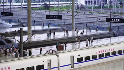 4k 实拍南京南站高铁站动车组列车