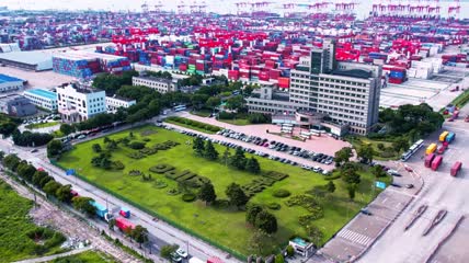 4k 航拍上海浦东新区外高桥集装箱码头 04