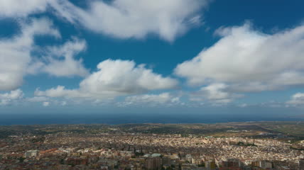 4K超清延伸拍摄城市远景蓝天实拍