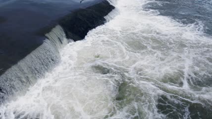 瀑布急流浪花4k航拍