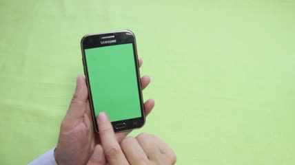 滑动手机屏幕特写绿布抠像素材