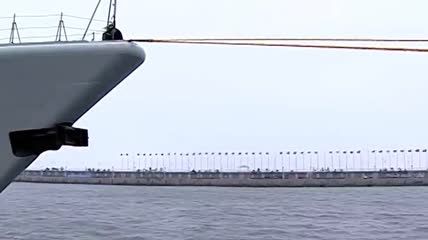 海军军演浪花模拟作战舰队列阵军队视频