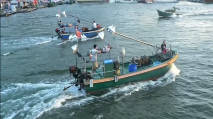 渔夫渔民出海捕鱼渔村渔船生活