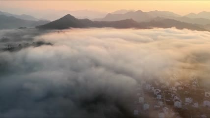 航拍云雾缭绕四处环山的南方古镇