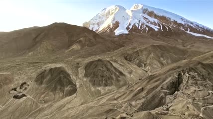 航拍新疆慕士塔格峰雪山