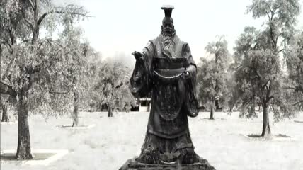 古代帝王齐桓公雕像秋冬特写视频