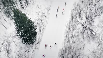 滑雪爱好者滑雪运动