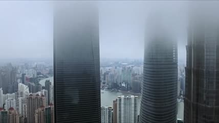 中国最高商业大楼上海中心大厦云上的高楼