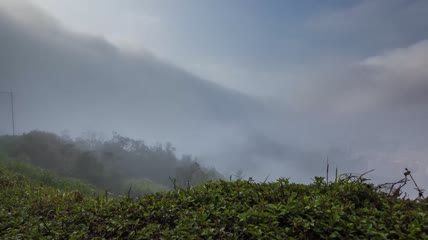 实拍4K壮观大气高山流云星空