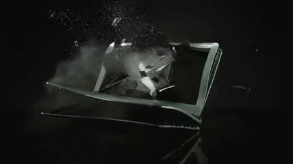 暴力之美破碎的笔记本电脑视频素材