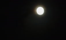 夜空中的月亮