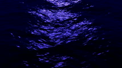 缓缓流动的紫色水面素材